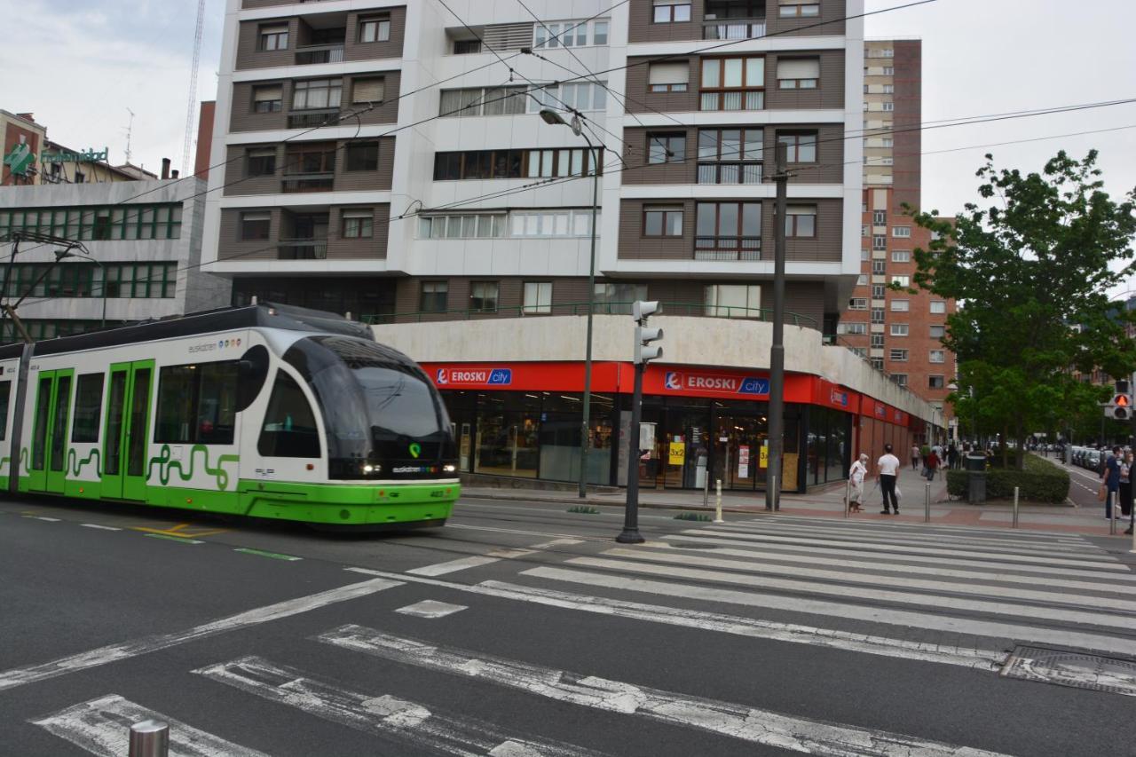 Superviews, Parking 24H Vigilado Incluido Y Netflix En Habitacion Independiente Con Bano Privado En Apartamento Particular, Francais&English Bilbao Luaran gambar